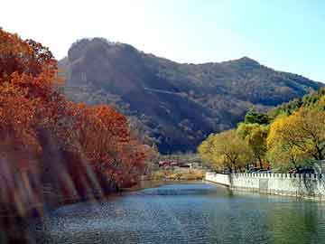 澳门红姐论坛精准两码300期，巫峡棺山